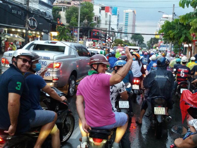 HOW TO CROSS ROAD IN HO CHI MINH CITY