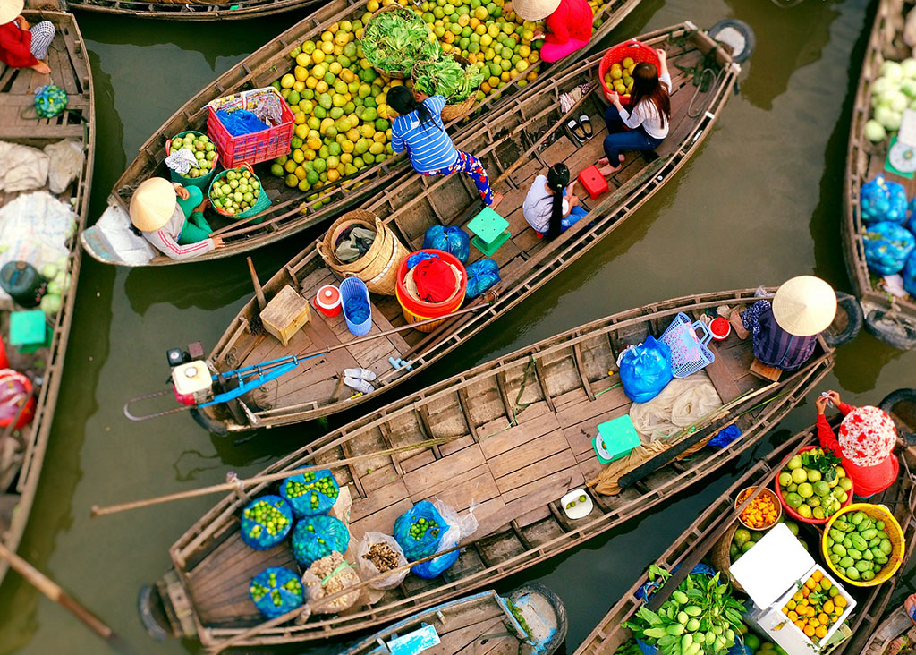 Floating market in Can Tho during the rainy season