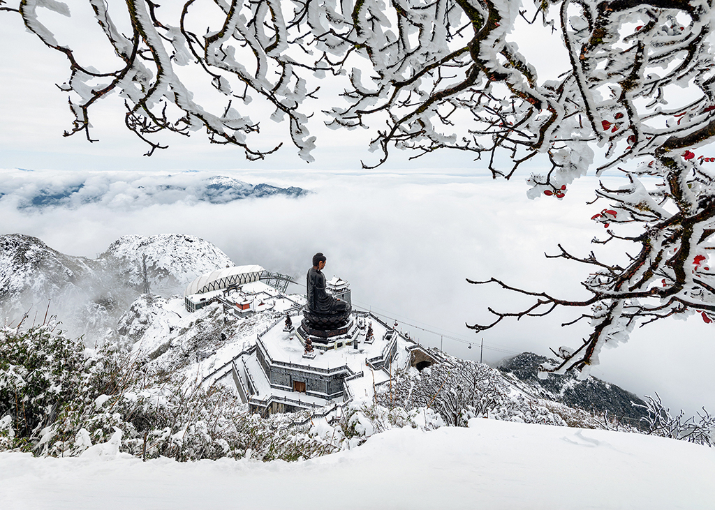 Snow-covered mountains in Sa Pa during winter