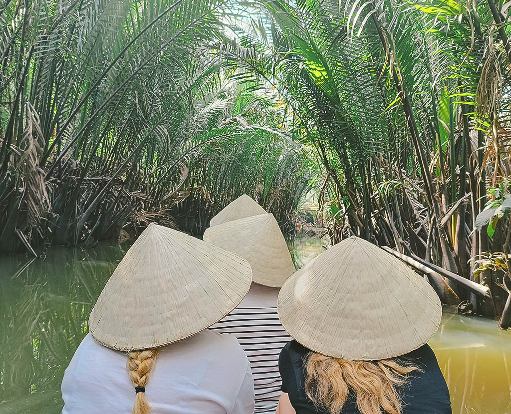 TourGuideinSaigon-home-banner (1)