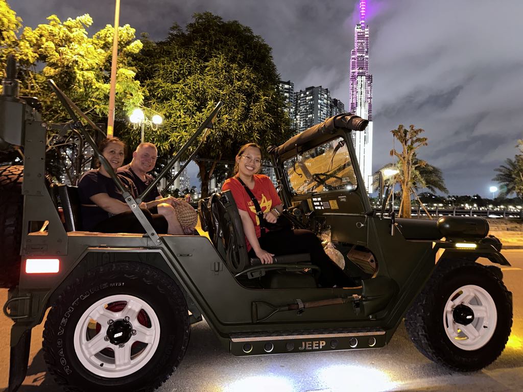 private-jeep-street-food-tour-night-rooftop-bar (3)